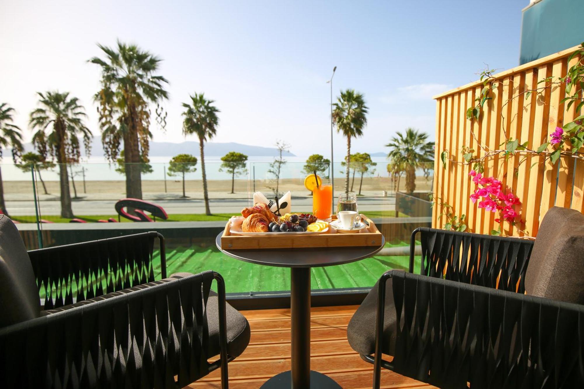 Charm Hotel Vlorë Eksteriør billede