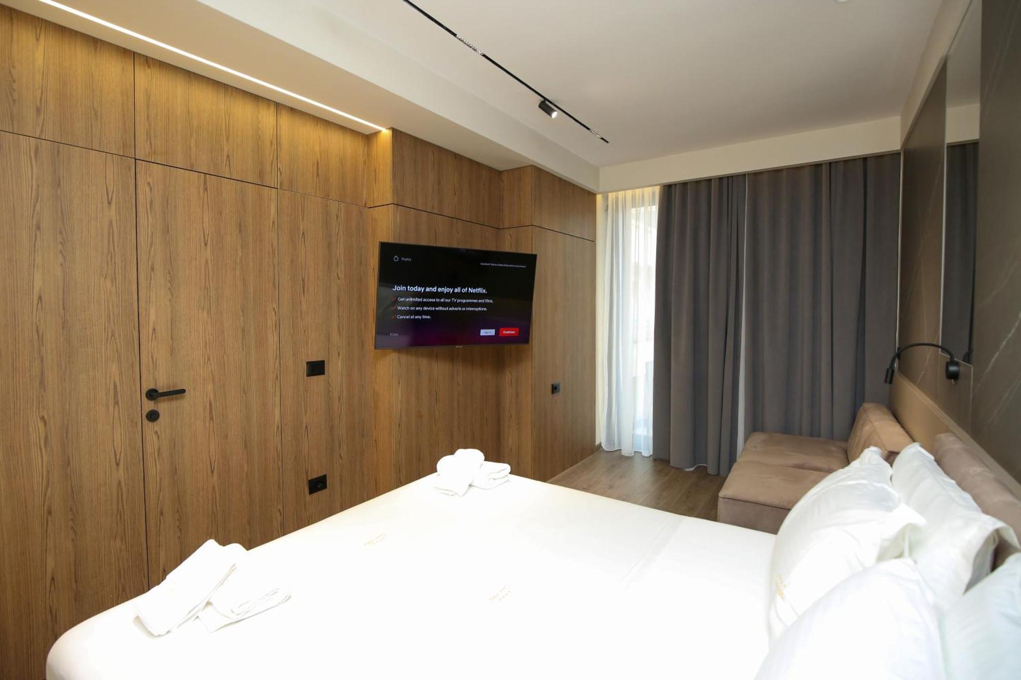 Charm Hotel Vlorë Eksteriør billede