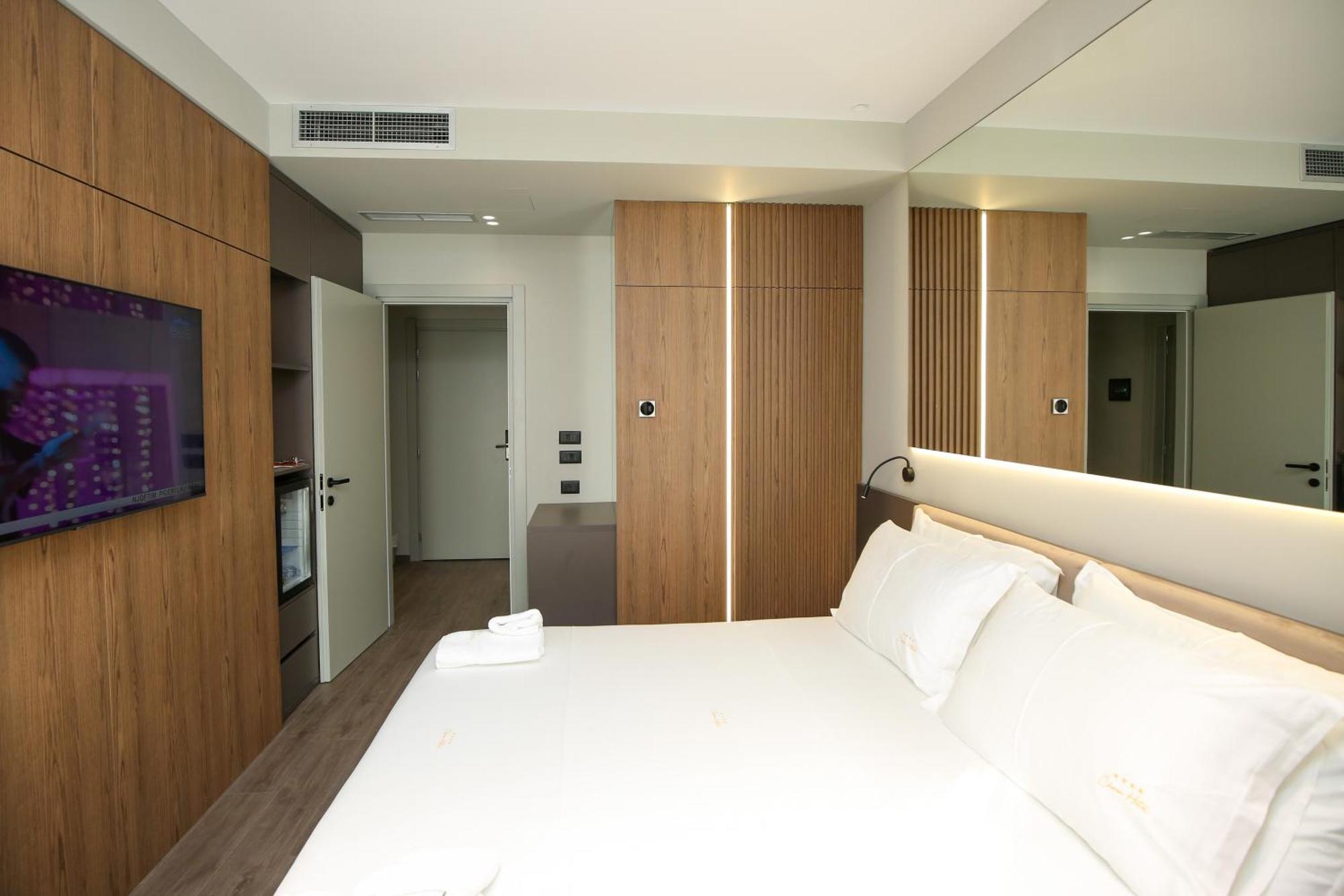 Charm Hotel Vlorë Eksteriør billede