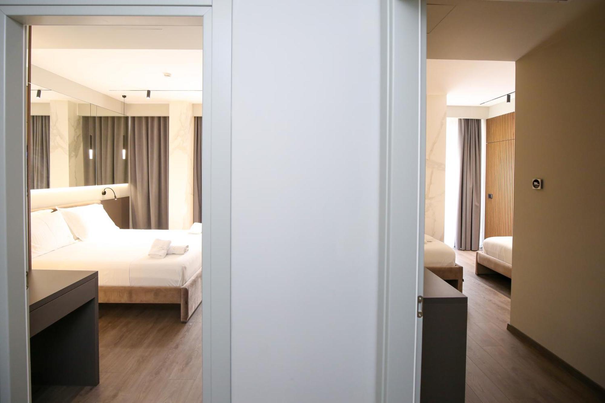 Charm Hotel Vlorë Eksteriør billede