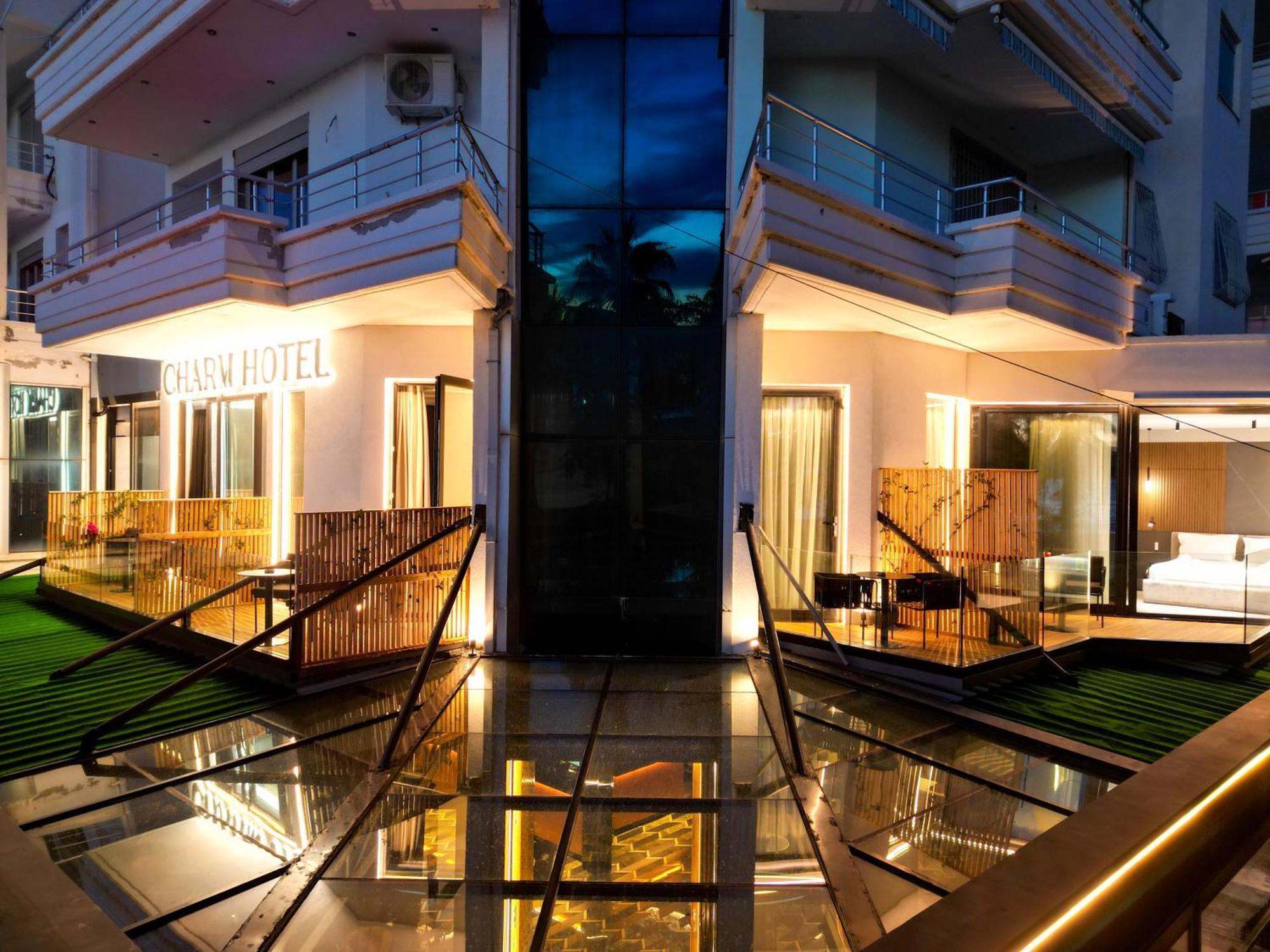 Charm Hotel Vlorë Eksteriør billede