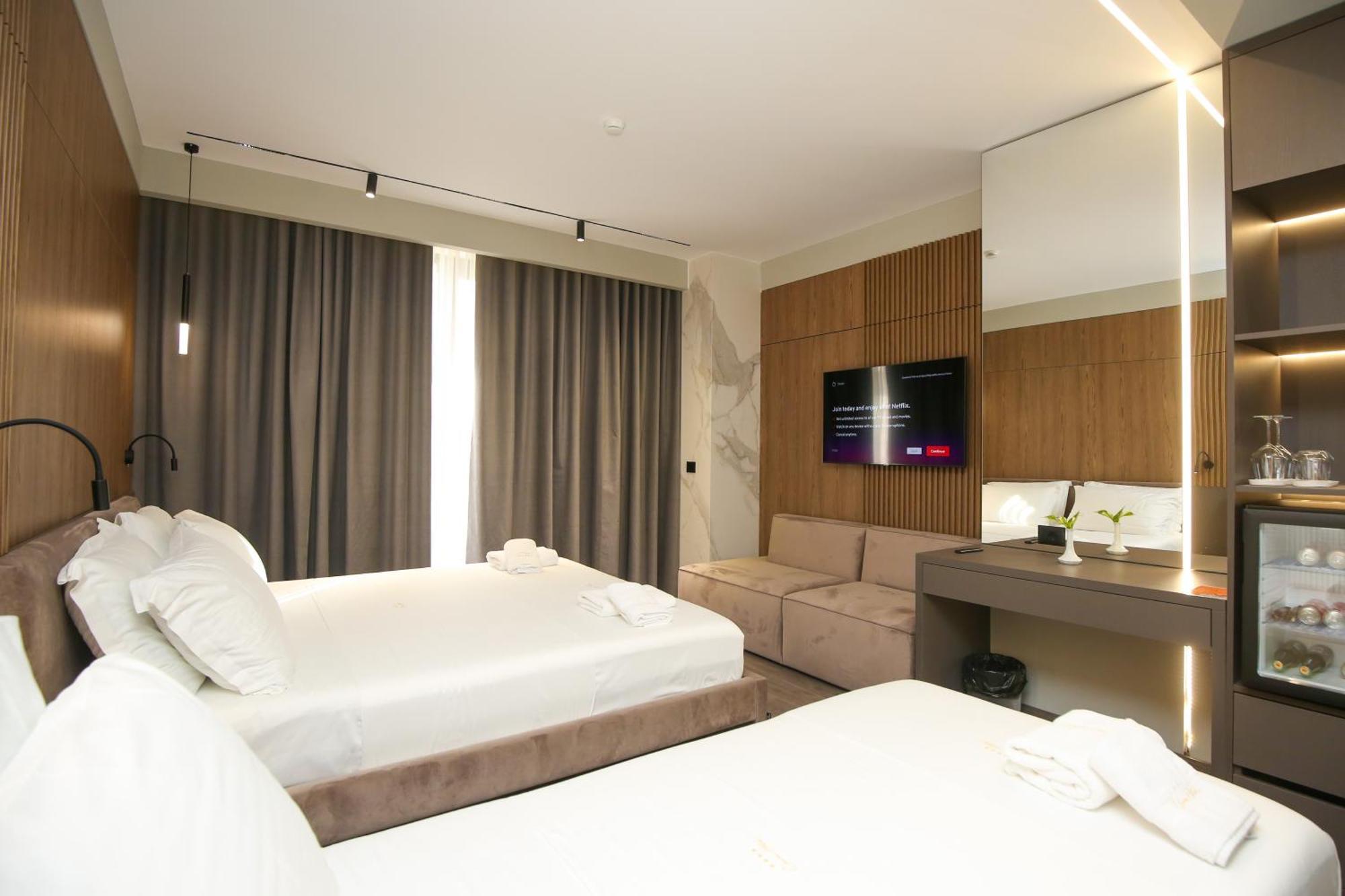 Charm Hotel Vlorë Eksteriør billede