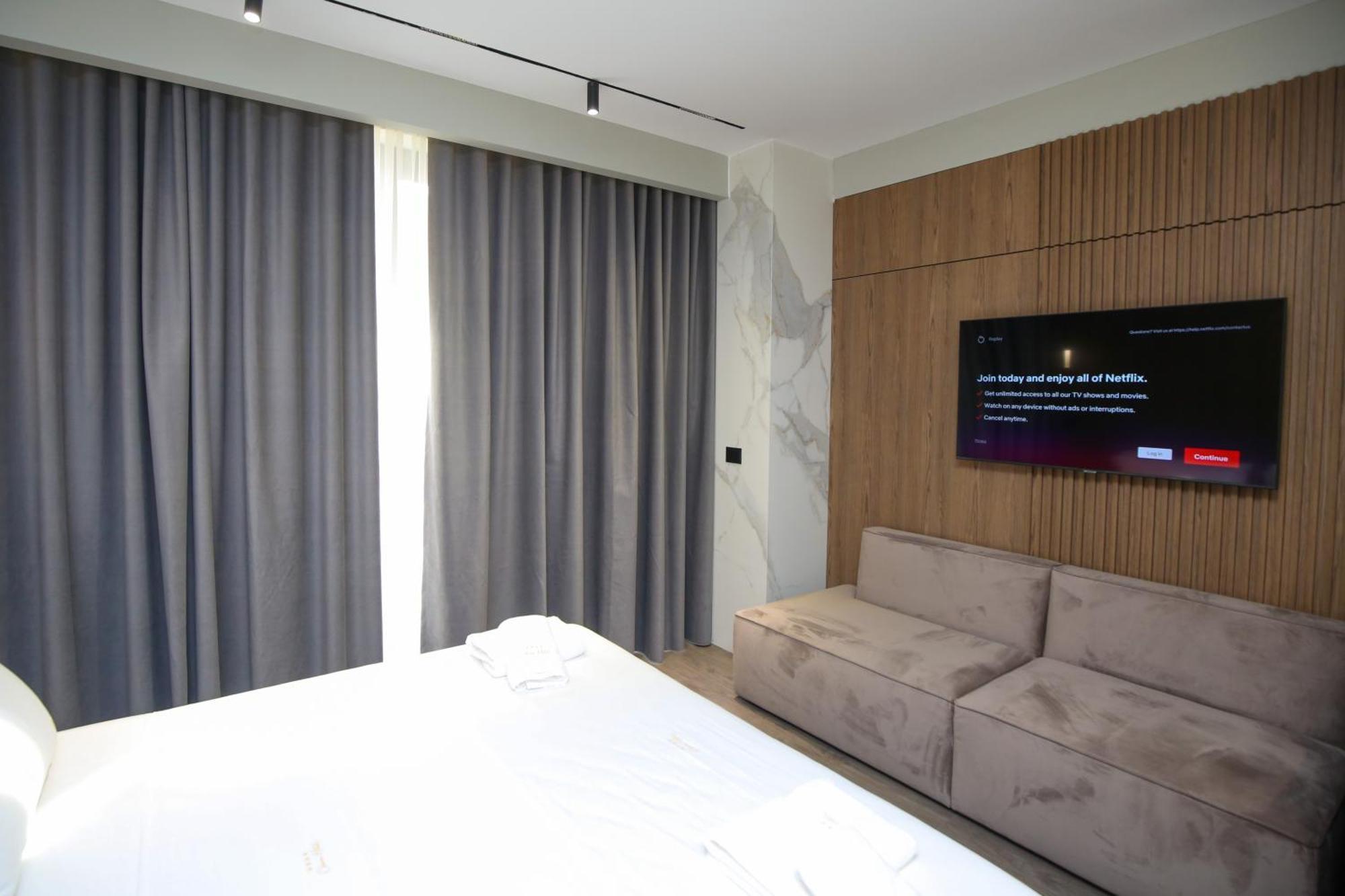 Charm Hotel Vlorë Eksteriør billede
