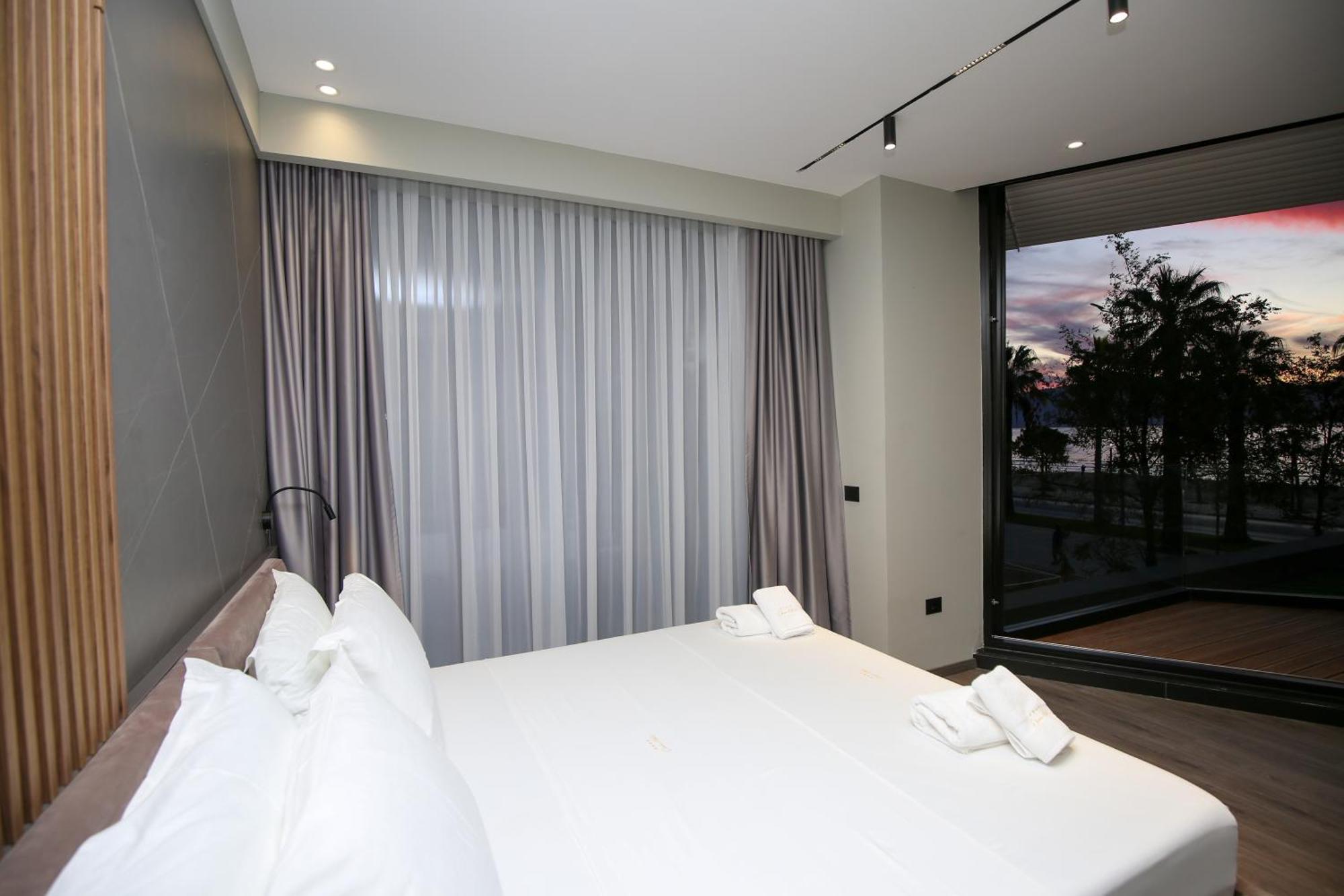 Charm Hotel Vlorë Eksteriør billede