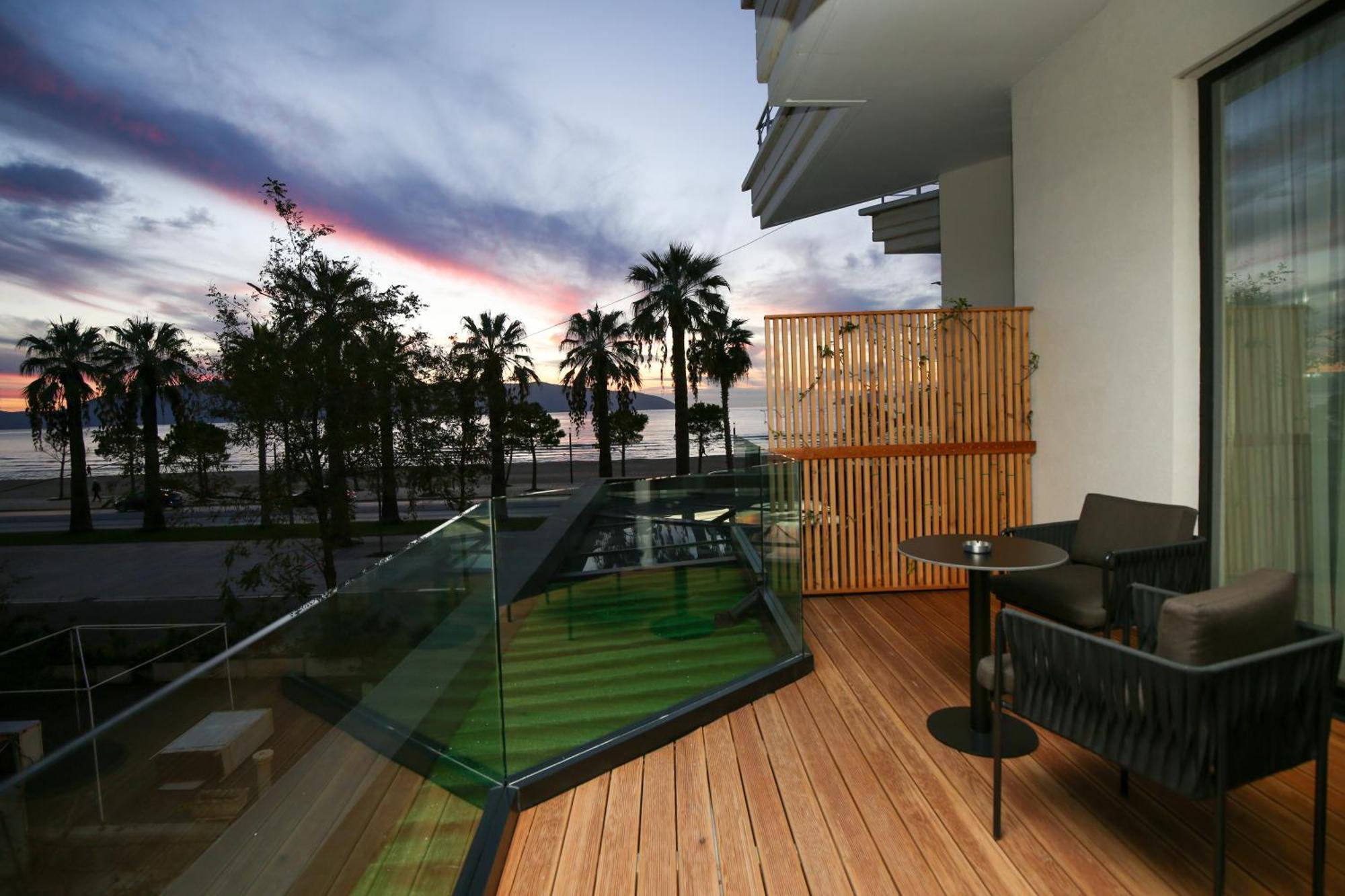 Charm Hotel Vlorë Eksteriør billede