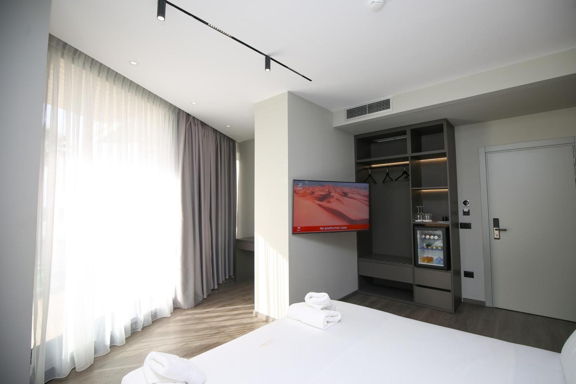 Charm Hotel Vlorë Eksteriør billede