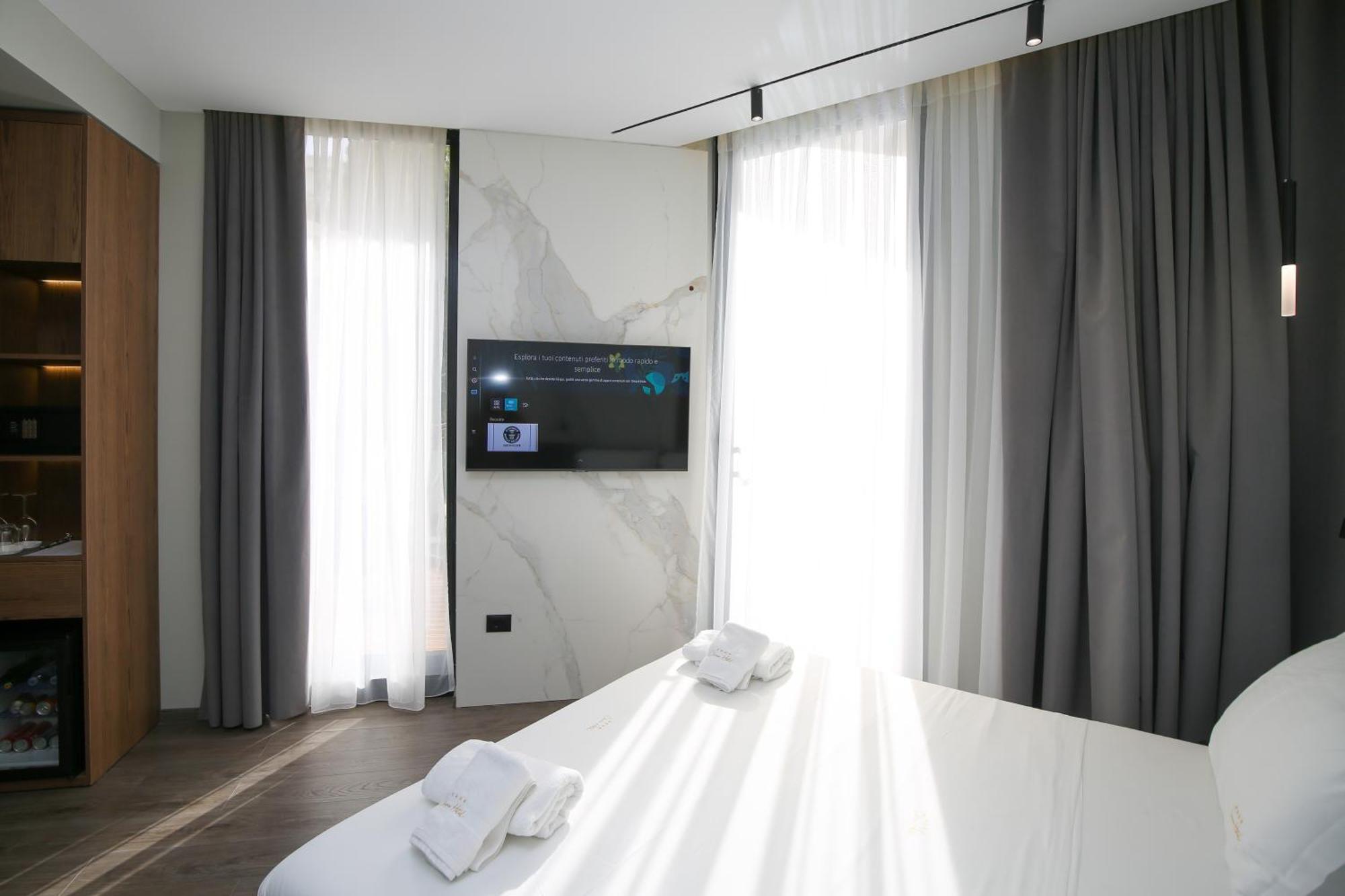 Charm Hotel Vlorë Eksteriør billede