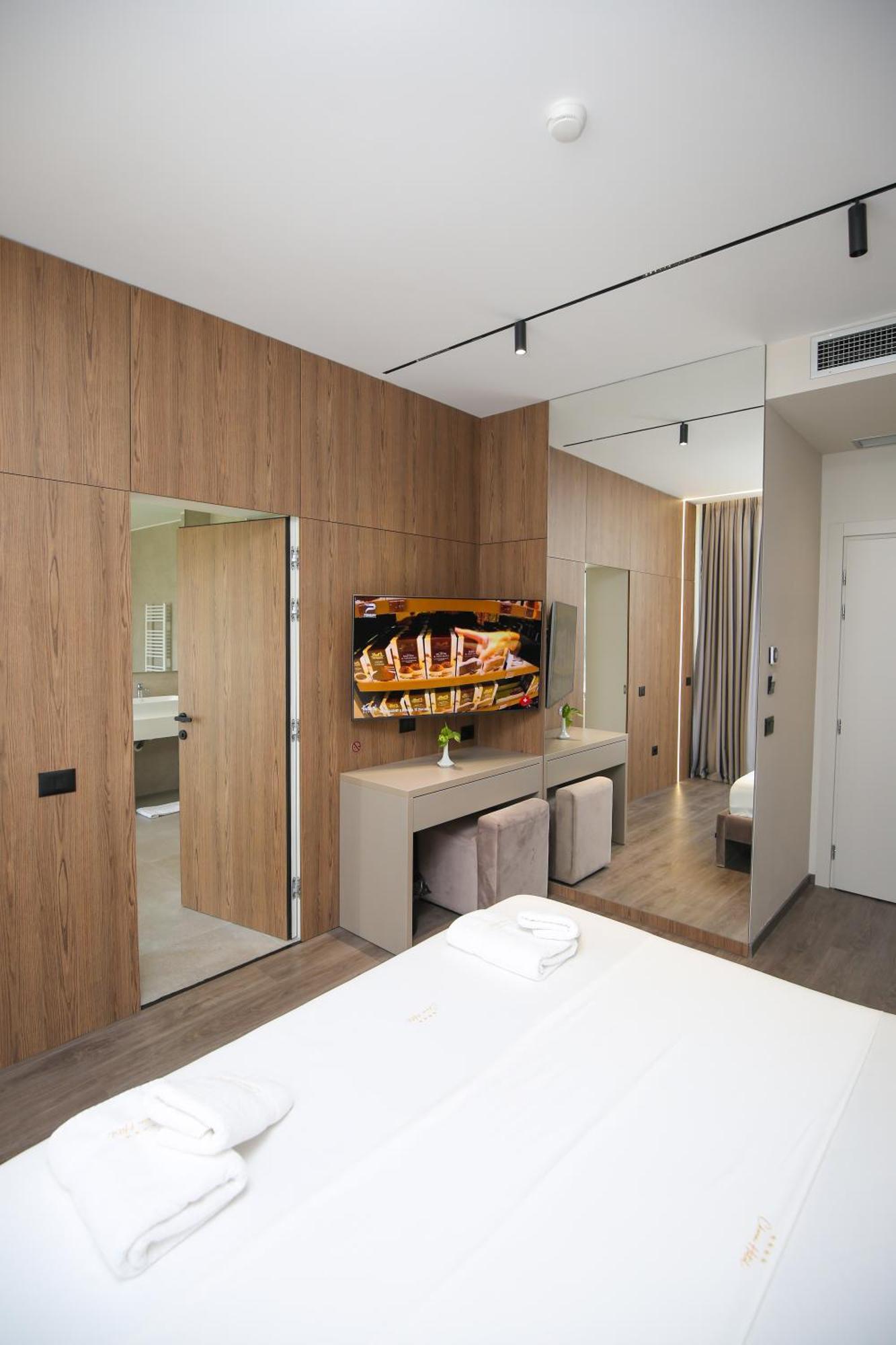 Charm Hotel Vlorë Eksteriør billede