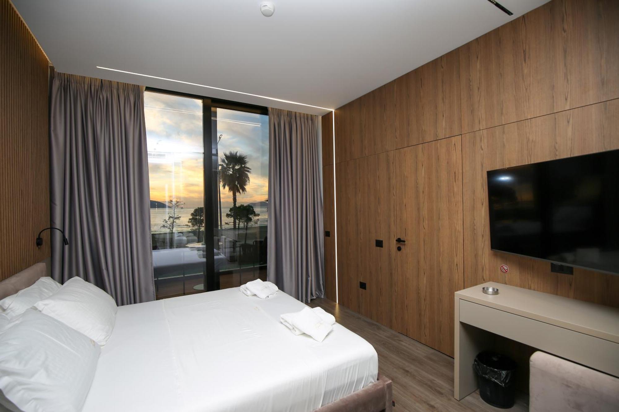 Charm Hotel Vlorë Eksteriør billede