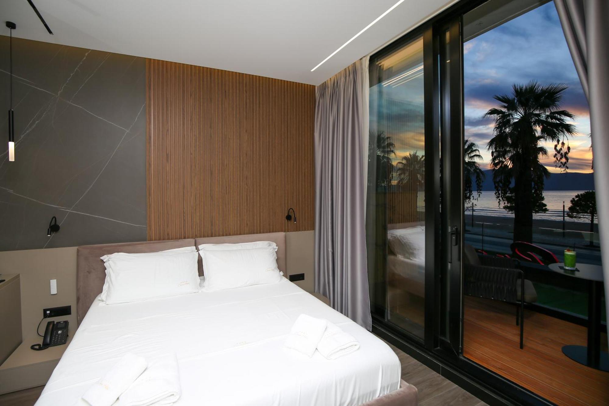 Charm Hotel Vlorë Eksteriør billede