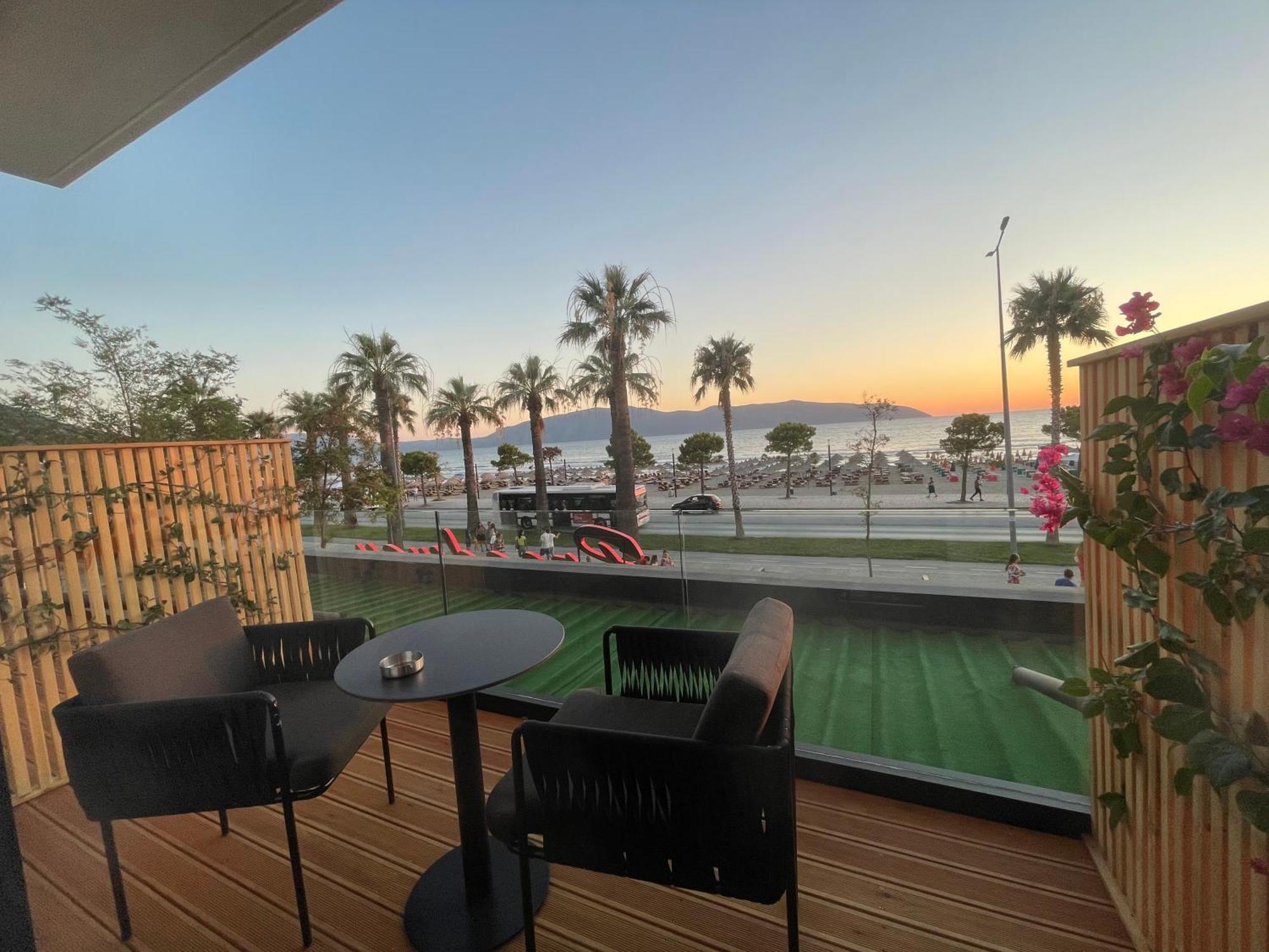 Charm Hotel Vlorë Eksteriør billede